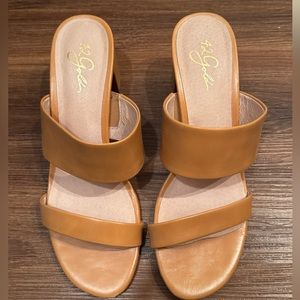42 Gold Liya Slide Sandal Almond Leather (9W)